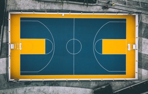 爱游戏体育-足球赛场焦点！法国队对阵瑞士队，意外判罚引发热议，比赛氛围紧张