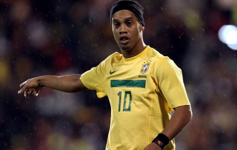 爱游戏(AYX)体育-F1赛车赛场焦点！葡萄牙队对阵意大利队，主力缺阵，替补球员挺身而出