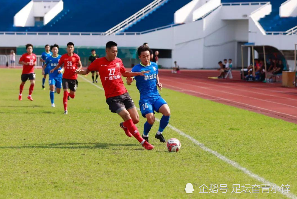 包含新赛季国内职业足球热火朝天，球员技艺精湛的词条