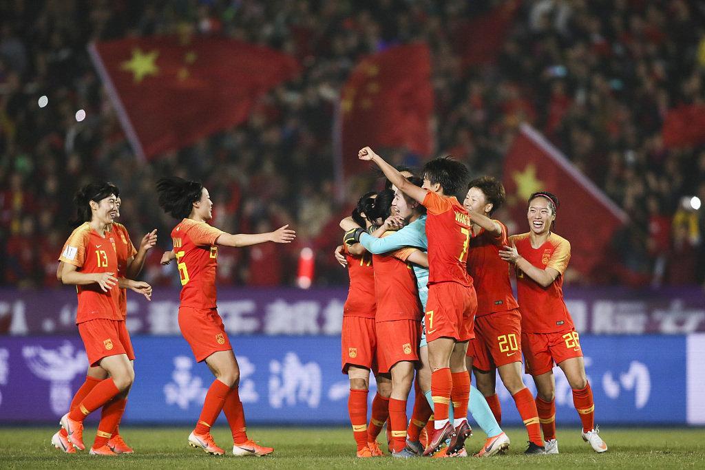 中国女排轻松击败C罗晋级半决赛，竞技爆发！